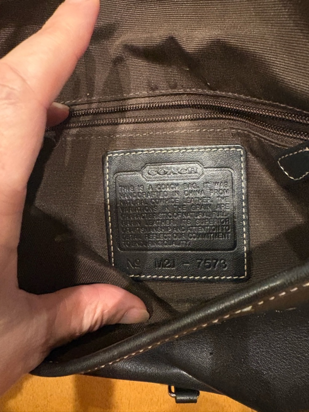 Coach Hamptons small black leather shoulder bag - Picture 5 of 10